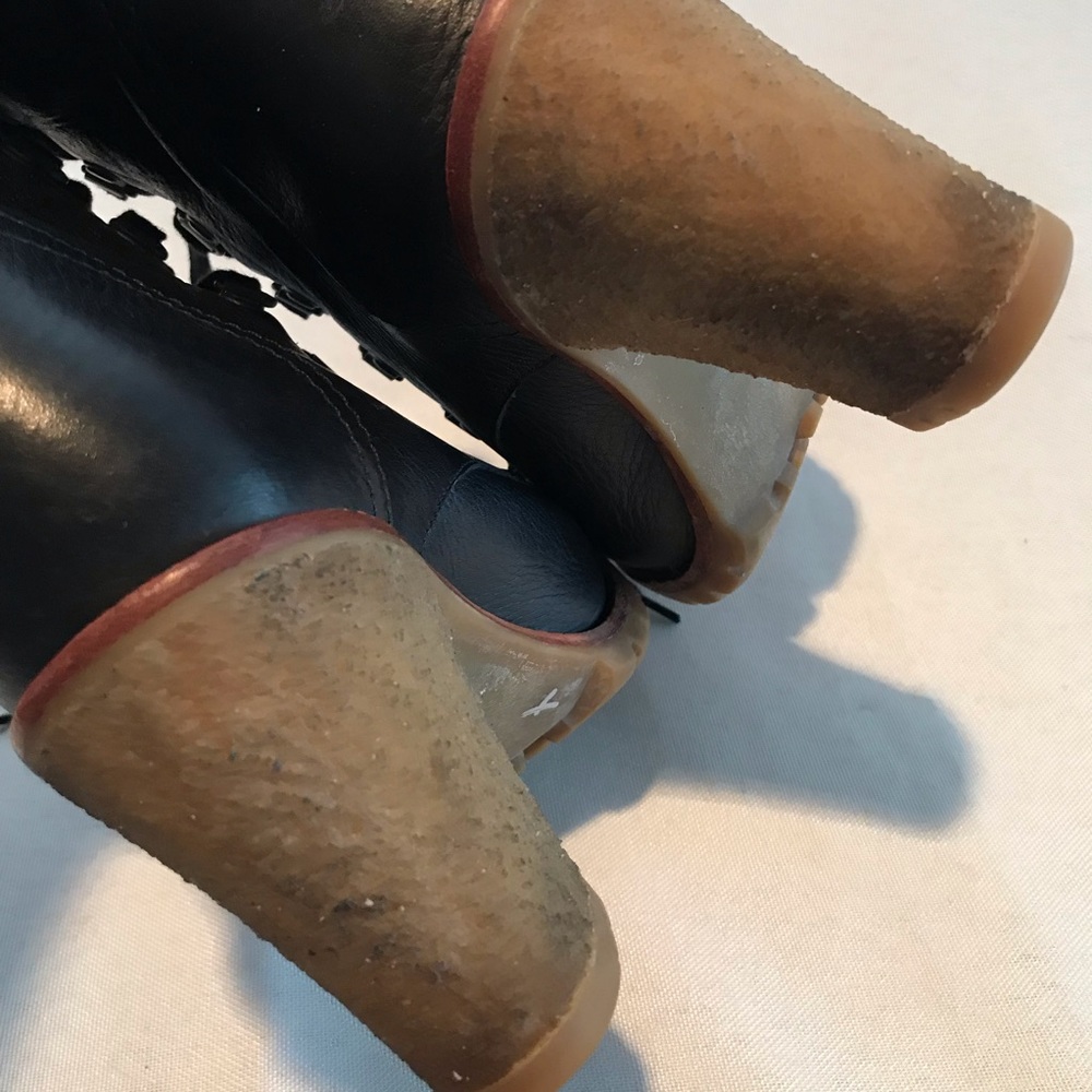UGG Australia Fabrice Leather Lug Boot in Black - Picture 9 of 12